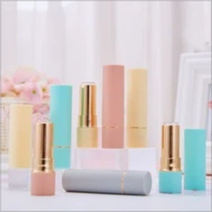 Anpassade läppstiftbehållare